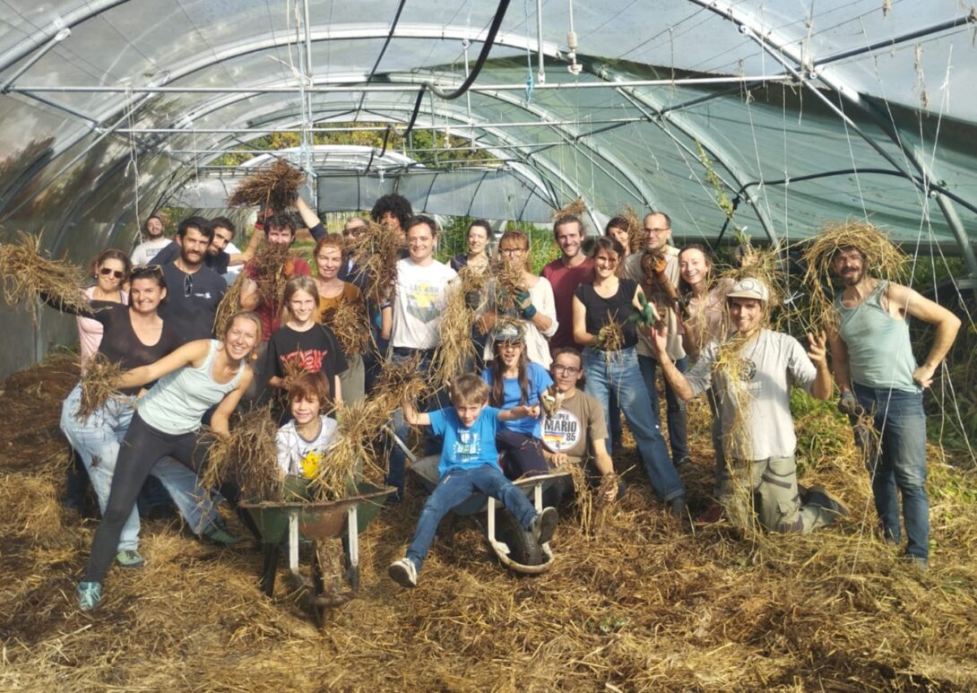 Visite de la Super Ferme et mini chantier les mains dans la terre