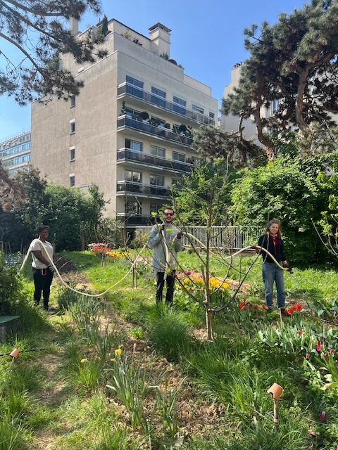 Visiter le Jardin du Campus Necker avec les invasifs