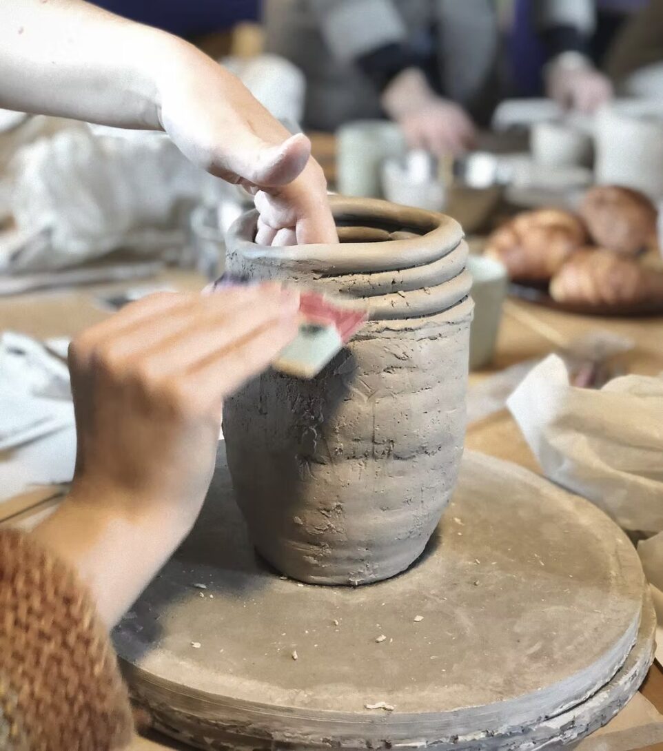 Fabrique ton Vase – Atelier de céramique avec Toto